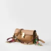 Bolso de hombro pequeño de piel Prada Soft con charms Bolso de hombro pequeño de piel Prada Soft con charms