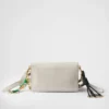 Bolso de hombro pequeño de piel Prada Soft con charms Bolso de hombro pequeño de piel Prada Soft con charms