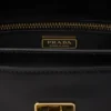 Bolso de hombro pequeño de piel Prada Soft con charms Bolso de hombro pequeño de piel Prada Soft con charms