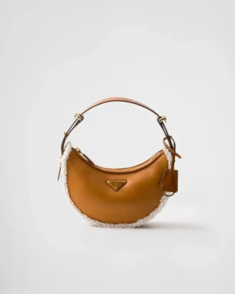 Bolso de hombro pequeño Prada Arqua de piel de oveja