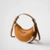 Bolso de hombro pequeño Prada Arqua de piel de oveja Bolso de hombro pequeño Prada Arqua de piel de oveja
