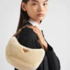 Bolso de hombro Prada Arqué de piel de oveja y cuero Bolso de hombro Prada Arqué de piel de oveja y cuero