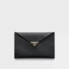 Bolso de mano tipo sobre de piel Saffiano Bolso de mano tipo sobre de piel Saffiano