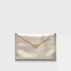 Bolso de mano tipo sobre de piel Saffiano Bolso de mano tipo sobre de piel Saffiano