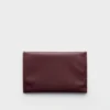 Bolso de mano tipo sobre de piel Saffiano Bolso de mano tipo sobre de piel Saffiano
