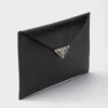 Bolso de mano tipo sobre de piel Saffiano Bolso de mano tipo sobre de piel Saffiano