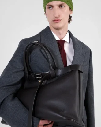 Bolso de piel con hebilla y cinturón de Prada