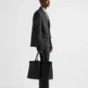 Bolso de piel con hebilla y cinturón de Prada Bolso de piel con hebilla y cinturón de Prada