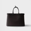Bolso de piel con hebilla y cinturón de Prada