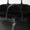 Bolso de piel con hebilla y cinturón de Prada Bolso de piel con hebilla y cinturón de Prada