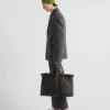 Bolso de piel con hebilla y cinturón de Prada