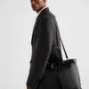 Bolso de piel con hebilla y cinturón de Prada Bolso de piel con hebilla y cinturón de Prada