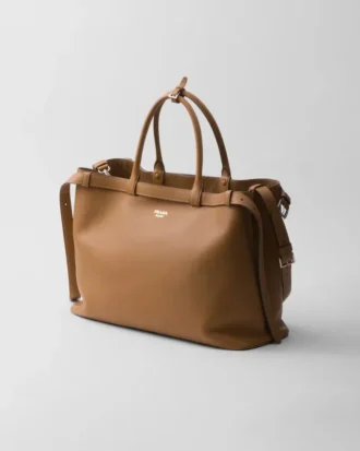 Bolso de piel con hebilla y doble cinturón de Prada