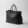 Bolso de piel con hebilla y doble cinturón de Prada Bolso de piel con hebilla y doble cinturón de Prada