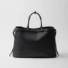 Bolso de piel con hebilla y doble cinturón de Prada Bolso de piel con hebilla y doble cinturón de Prada