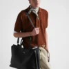 Bolso de piel con hebilla y doble cinturón de Prada Bolso de piel con hebilla y doble cinturón de Prada