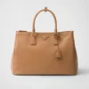 Bolso de piel extragrande con hebilla de Prada Bolso de piel extragrande con hebilla de Prada