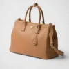Bolso de piel extragrande con hebilla de Prada Bolso de piel extragrande con hebilla de Prada