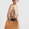 Bolso de piel extragrande con hebilla de Prada Bolso de piel extragrande con hebilla de Prada