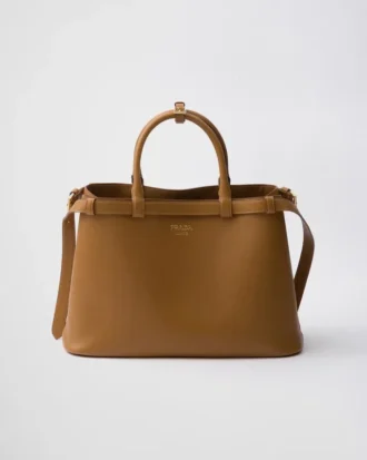 Bolso de piel mediano con hebilla Prada y doble cinturón