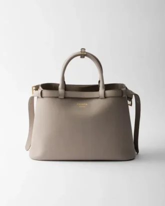 Bolso de piel mediano con hebilla Prada y doble cinturón