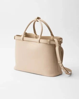 Bolso de piel mediano con hebilla Prada y doble cinturón