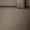 Bolso de piel mediano con hebilla Prada y doble cinturón Bolso de piel mediano con hebilla Prada y doble cinturón