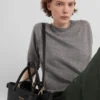 Bolso de piel mediano con hebilla Prada y doble cinturón Bolso de piel mediano con hebilla Prada y doble cinturón