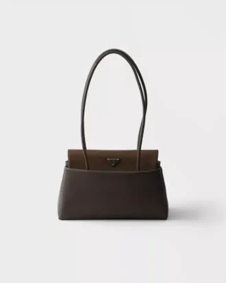 Bolso de piel mediano Prada Passage con solapa de Re-Nylon