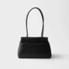 Bolso de piel mediano Prada Passage con solapa de Re-Nylon Bolso de piel mediano Prada Passage con solapa de Re-Nylon