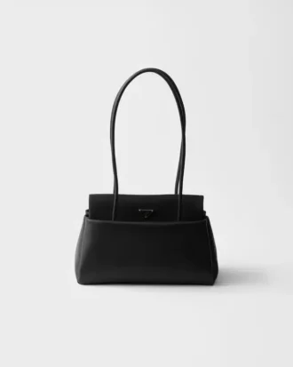 Bolso de piel mediano Prada Passage con solapa de Re-Nylon Bolso de piel mediano Prada Passage con solapa de Re-Nylon
