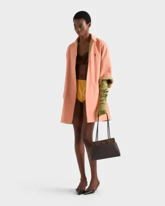 Bolso de piel mediano Prada Passage con solapa de Re-Nylon