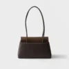 Bolso de piel mediano Prada Passage con solapa de Re-Nylon Bolso de piel mediano Prada Passage con solapa de Re-Nylon