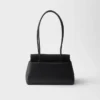 Bolso de piel mediano Prada Passage con solapa de Re-Nylon Bolso de piel mediano Prada Passage con solapa de Re-Nylon