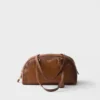 Bolso de piel Prada Bowling mediano con asa superior Bolso de piel Prada Bowling mediano con asa superior