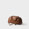 Bolso de piel Prada Bowling mediano con asa superior Bolso de piel Prada Bowling mediano con asa superior