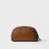 Bolso de piel Prada Bowling mediano con asa superior Bolso de piel Prada Bowling mediano con asa superior