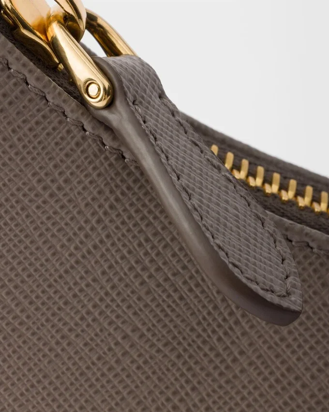 Bolso de piel Saffiano Prada Re-Edition 2005 Bolso de piel Saffiano Prada Re-Edition 2005