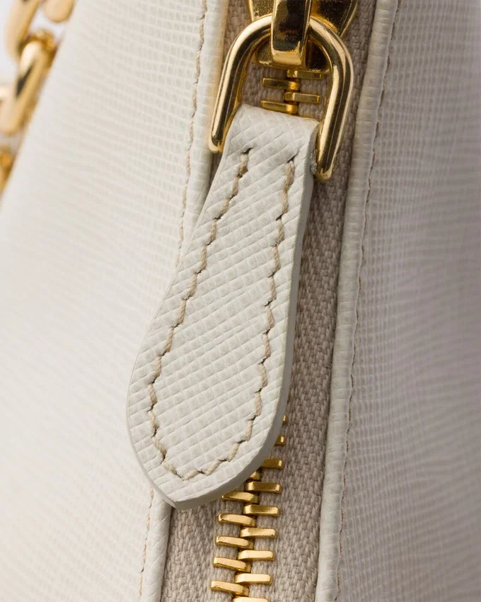 Bolso de piel Saffiano Prada Re-Edition 2005 Bolso de piel Saffiano Prada Re-Edition 2005
