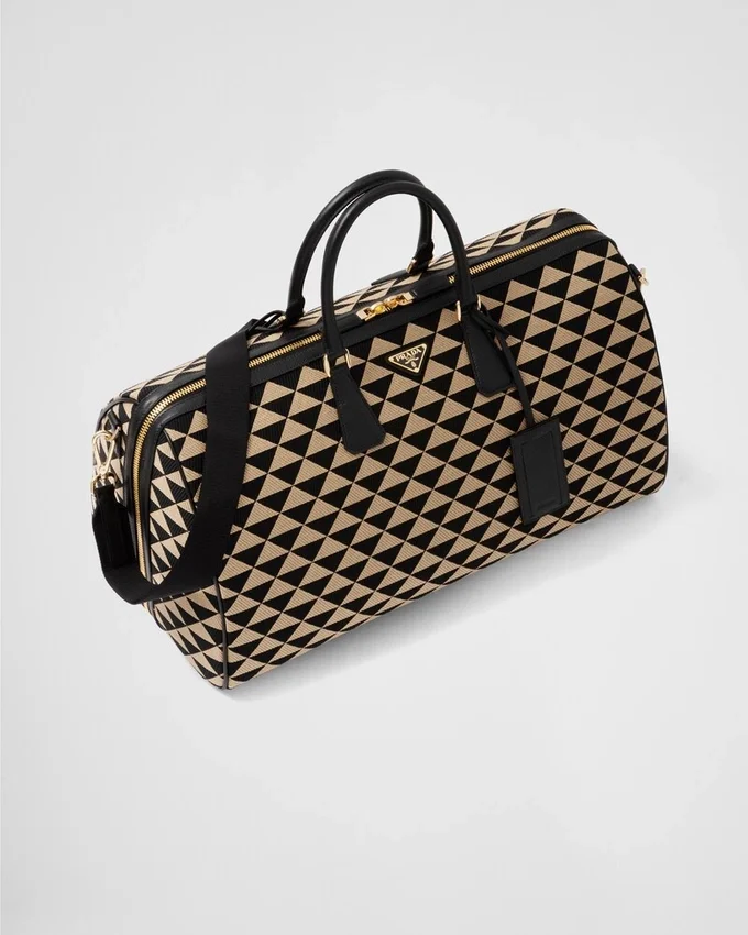 Bolso de viaje grande de tela con el símbolo Symbole de Prada bordado Bolso de viaje grande de tela con el símbolo Symbole de Prada bordado