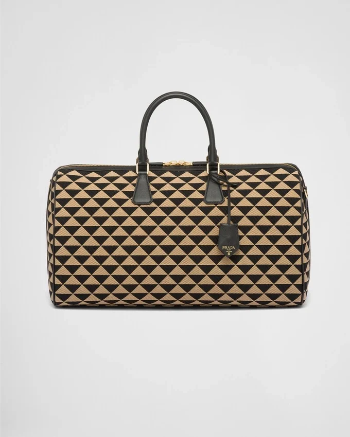 Bolso de viaje grande de tela con el símbolo Symbole de Prada bordado Bolso de viaje grande de tela con el símbolo Symbole de Prada bordado