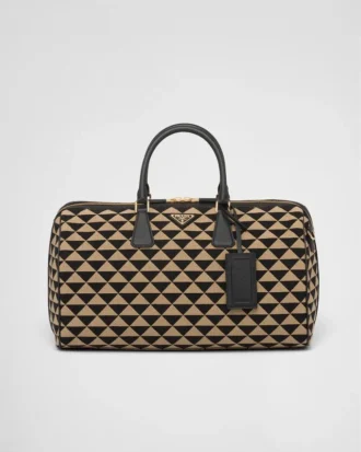 Bolso de viaje mediano de tela con el símbolo de Prada bordado
