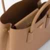 Bolso doble mediano de piel Saffiano de Prada Bolso doble mediano de piel Saffiano de Prada