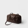 Bolso grande con asa superior de piel envejecida de Prada Bolso grande con asa superior de piel envejecida de Prada