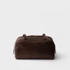 Bolso grande con asa superior de piel envejecida de Prada Bolso grande con asa superior de piel envejecida de Prada