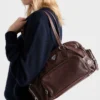 Bolso grande de asas con piel lavada