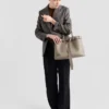Bolso grande de piel con hebilla Prada y cinturón