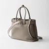 Bolso grande de piel con hebilla Prada y cinturón