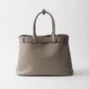 Bolso grande de piel con hebilla Prada y cinturón
