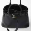 Bolso grande de piel con hebilla Prada y cinturón Bolso grande de piel con hebilla Prada y cinturón